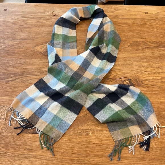 Hackett Scarf - cashmere - never worn - Picture 3 of 3